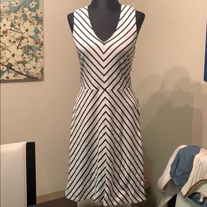 Banana Republic 2P striped white v-neck dress